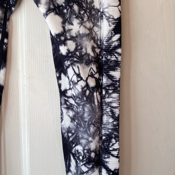 Marbled Leggings - Picture 3 of 5